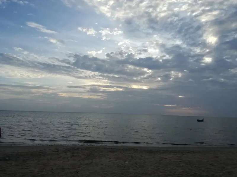 ചാവക്കാട് ബീച്ചിലെ ഒരു ശാന്തമായ സായാഹ്നം